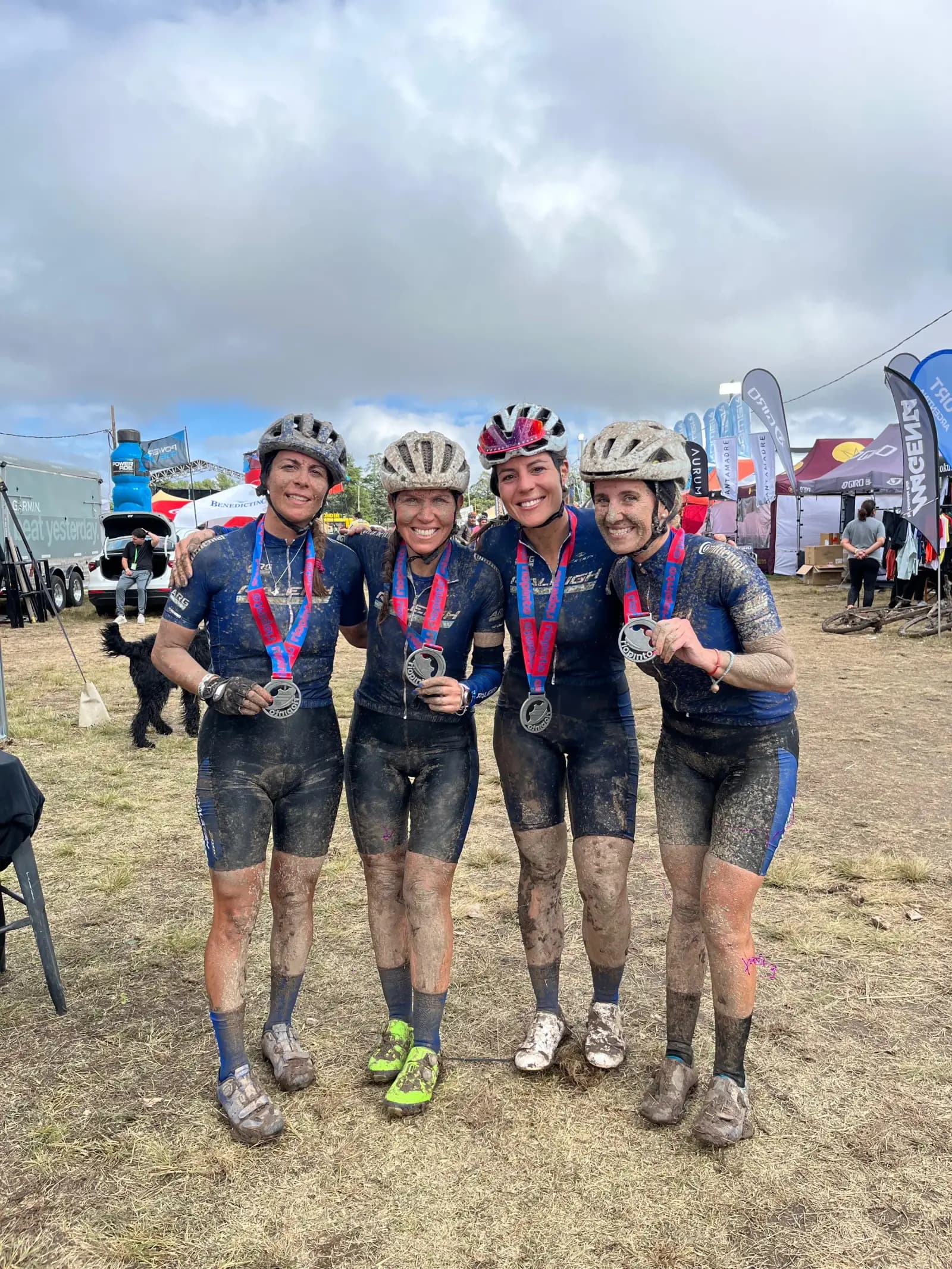 Equipo oficial Raleigh Argentina en competencia de mountain bike